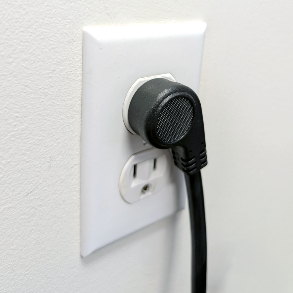 24 Outlet 48 inch Surge Protector 2100J - 6ft Cord 45 Degree Angle Plug, Metal - Black – Generic – Power Strips & Surge Protectors (photo 4)